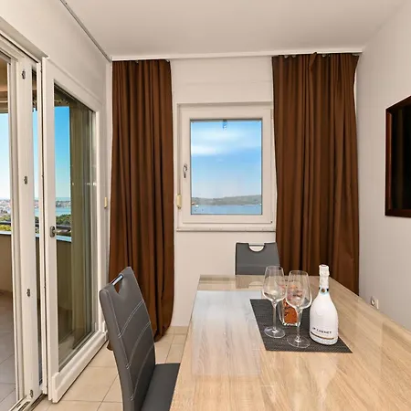 Apartament Sunny Place With Sea View