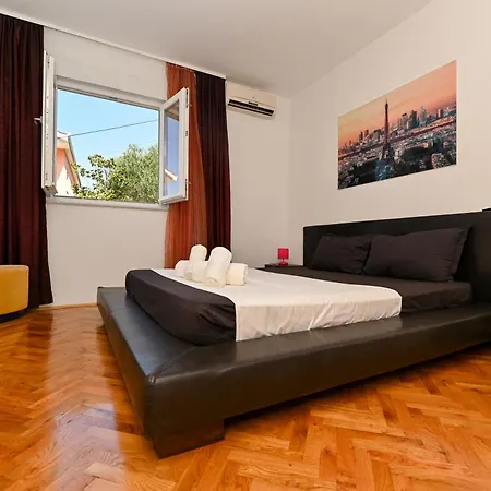 Sunny Place With Sea View * トロギール