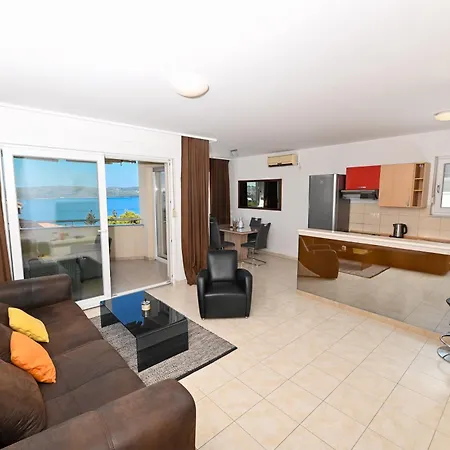 Sunny Place With Sea View Apartment *