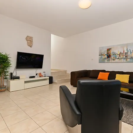 Apartment Sunny Place With Sea View