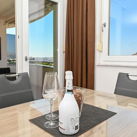 Apartment Sunny Place With Sea View *