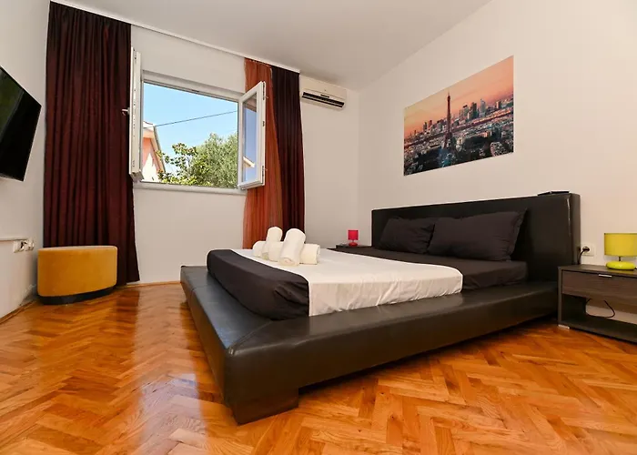 Sunny Place With Sea View * トロギール