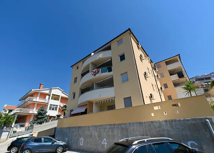 Sunny Place With Sea View * トロギール