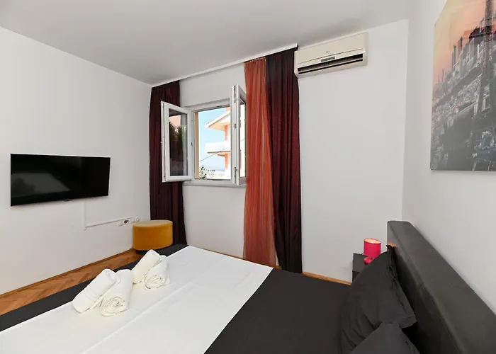 Sunny Place With Sea View アパート トロギール