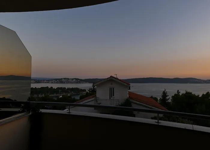 Sunny Place With Sea View トロギール