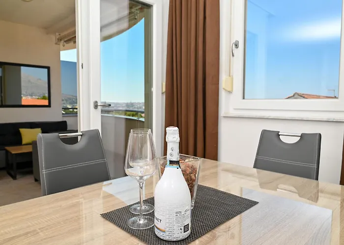 アパート Sunny Place With Sea View *