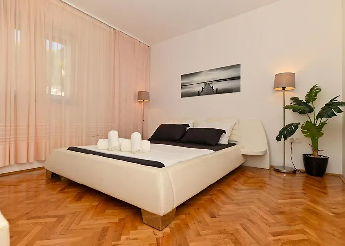 Sunny Place With Sea View * トロギール