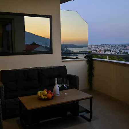 Lägenhet Sunny Place With Sea View Trogir