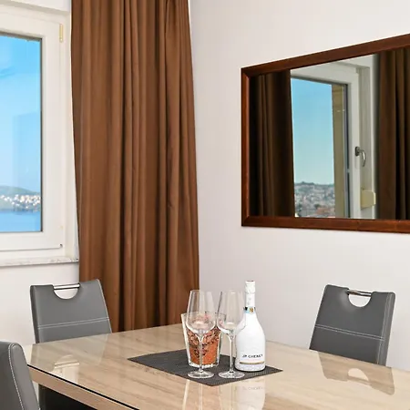 Sunny Place With Sea View Lägenhet